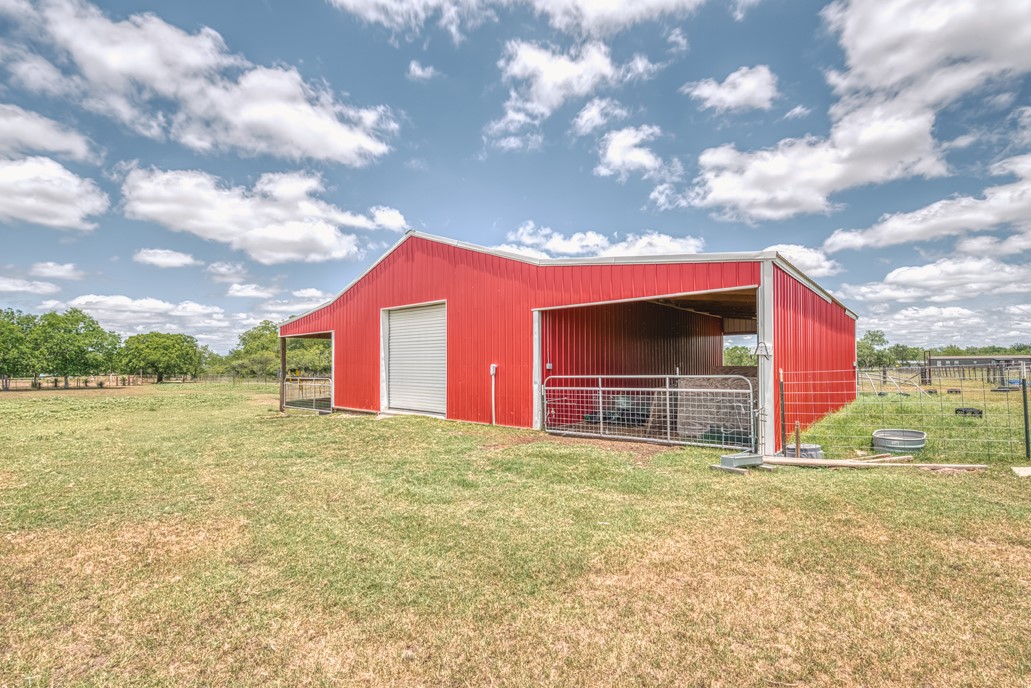 701 W Steele Street , Smiley, TX, 78159 | 8766339 | Realty Texas LLC