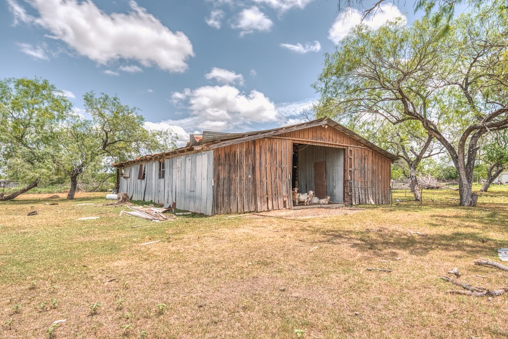 701 W Steele Street , Smiley, TX, 78159 | 8766339 | Realty Texas LLC