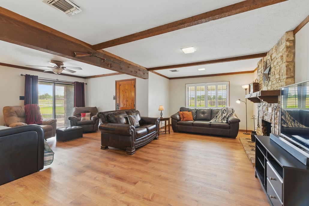 701 W Steele Street , Smiley, TX, 78159 | 8766339 | Realty Texas LLC