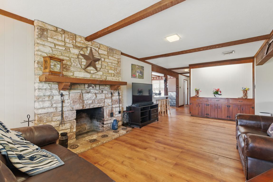 701 W Steele Street , Smiley, TX, 78159 | 8766339 | Realty Texas LLC
