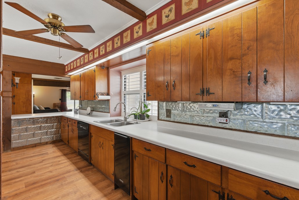 701 W Steele Street , Smiley, TX, 78159 | 8766339 | Realty Texas LLC
