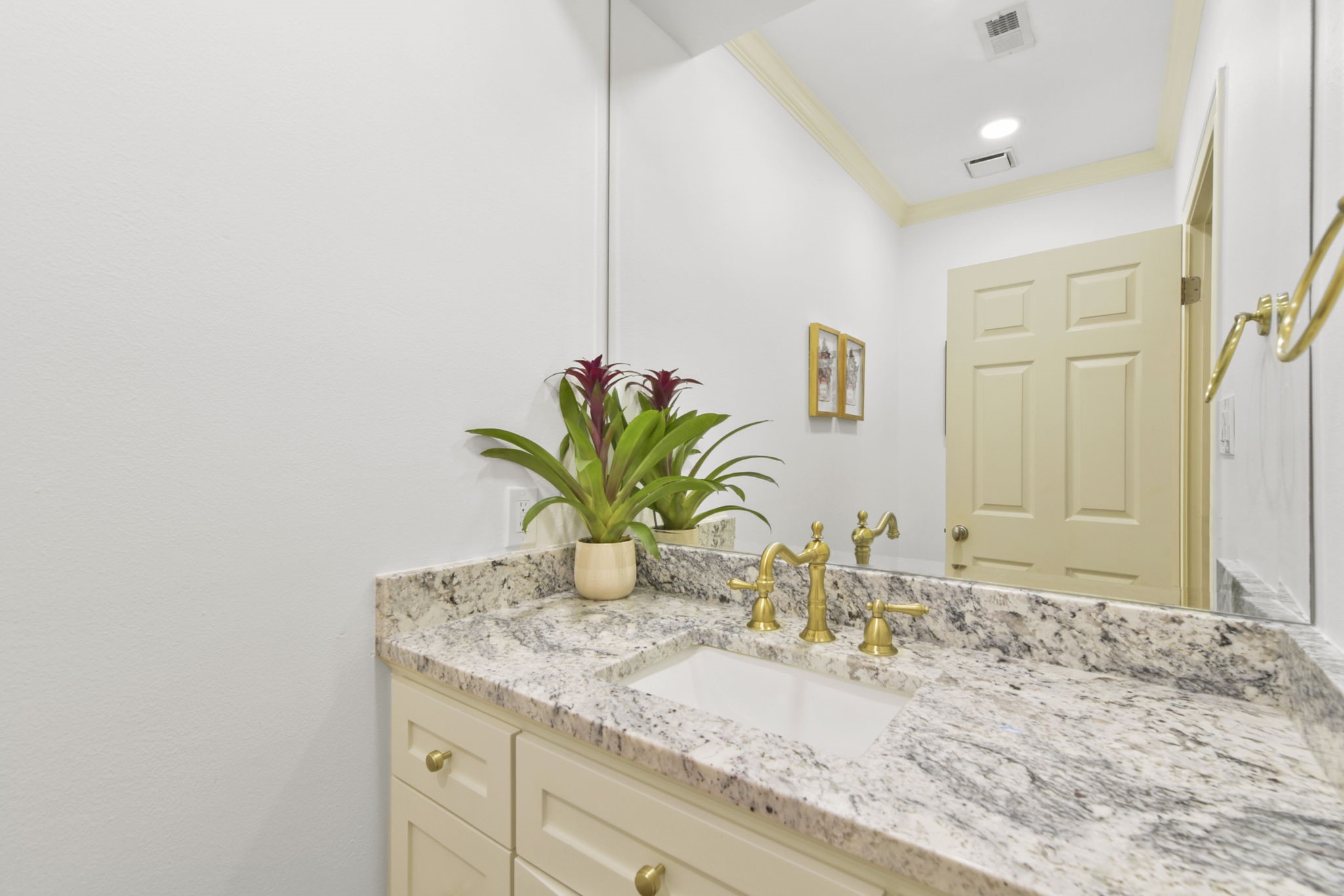 903 Echo Lane , Houston, TX, 77024 | 33379604 | Realty Texas LLC