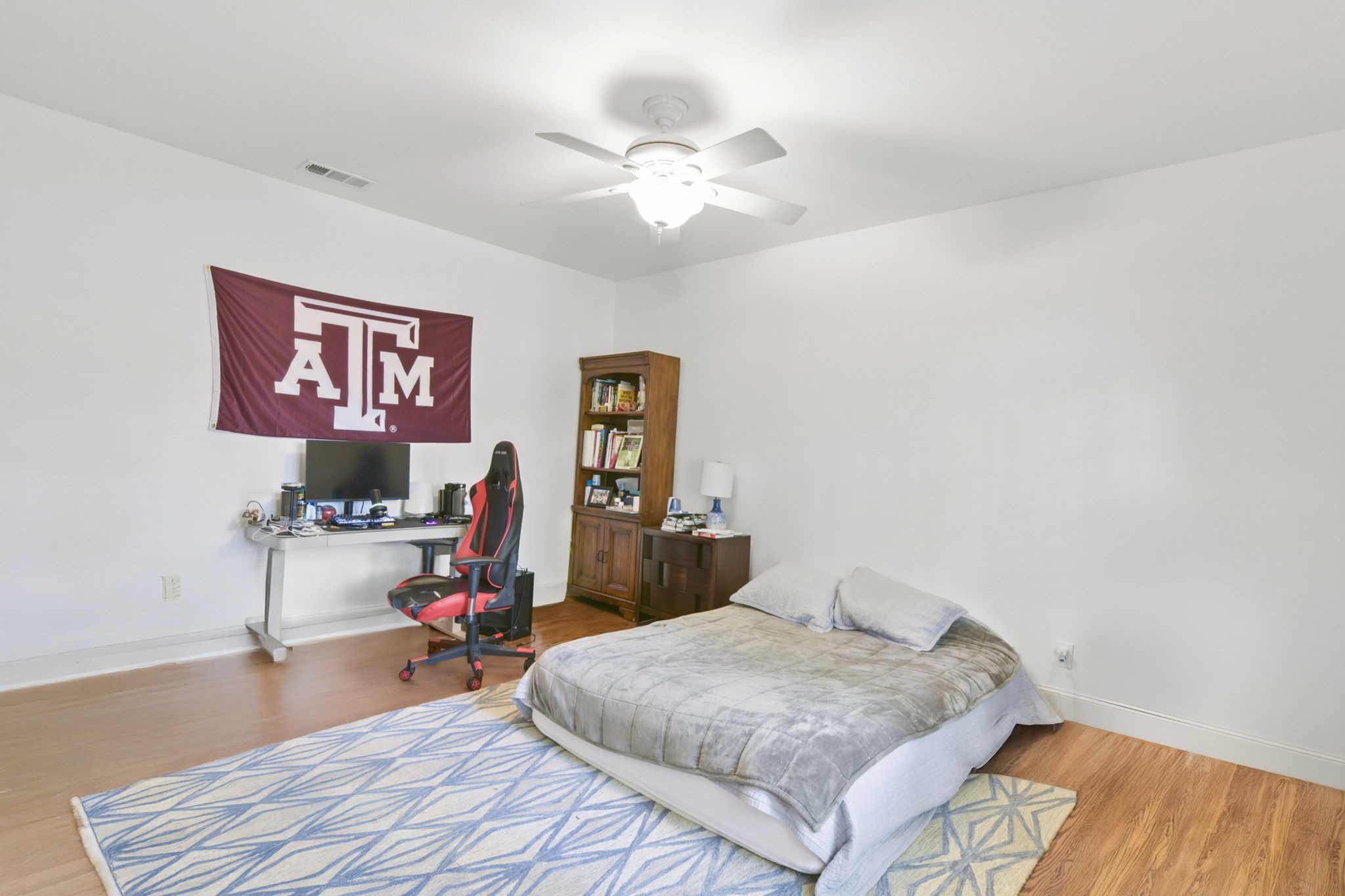 903 Echo Lane , Houston, TX, 77024 | 33379604 | Realty Texas LLC