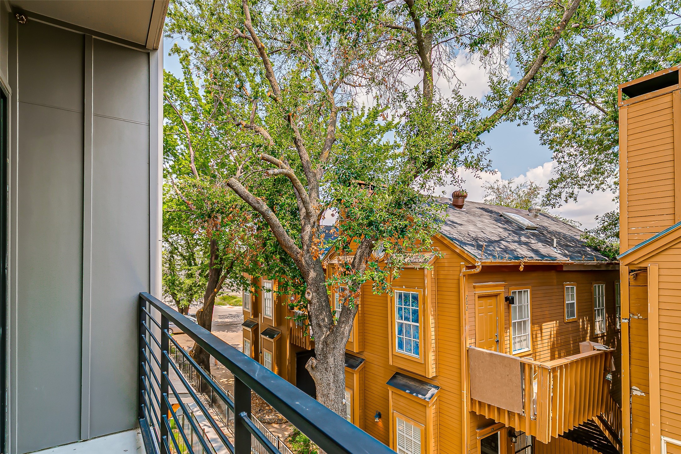 6028 Lewis Street , Dallas, TX, 75206 | 20951718 | Realty Texas LLC