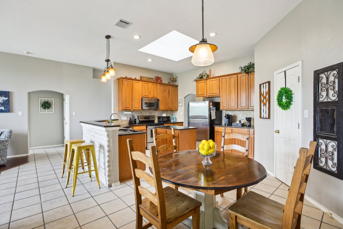 401 Rio Grande Avenue , Hutto, TX, 78634 | 5000636 | Realty Texas LLC