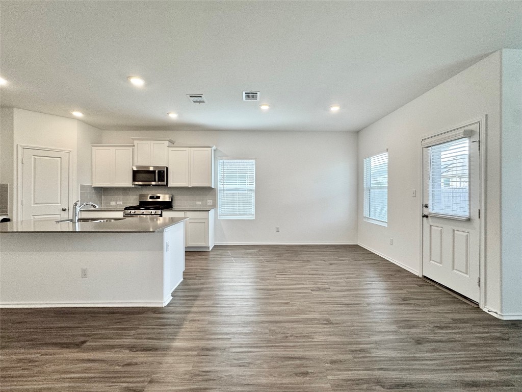 1713 Devine Lake Bend , Leander, TX, 78641 | 4944267 | Realty Texas LLC