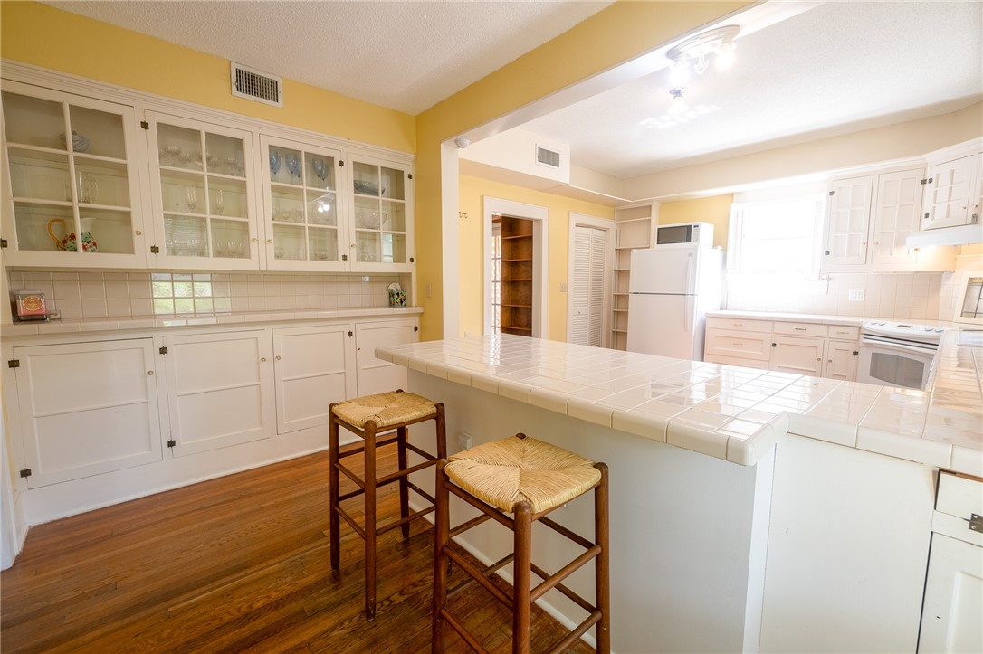 1107 N Adams Street, Beeville, TX, 78102 | 459905 | Realty Texas LLC