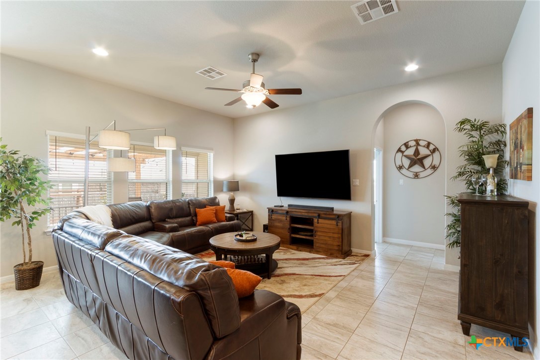 521 Kirkhill Street , Hutto, TX, 78634 | 581290 | Realty Texas LLC
