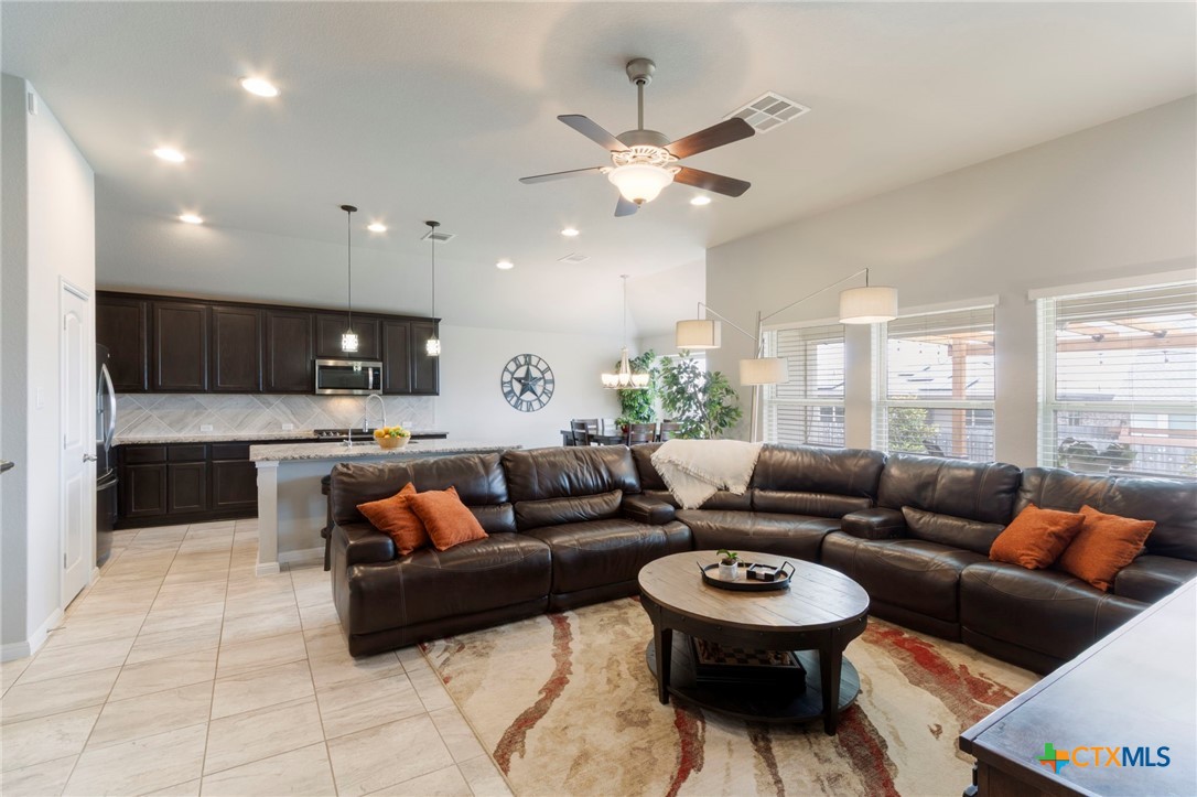 521 Kirkhill Street , Hutto, TX, 78634 | 581290 | Realty Texas LLC