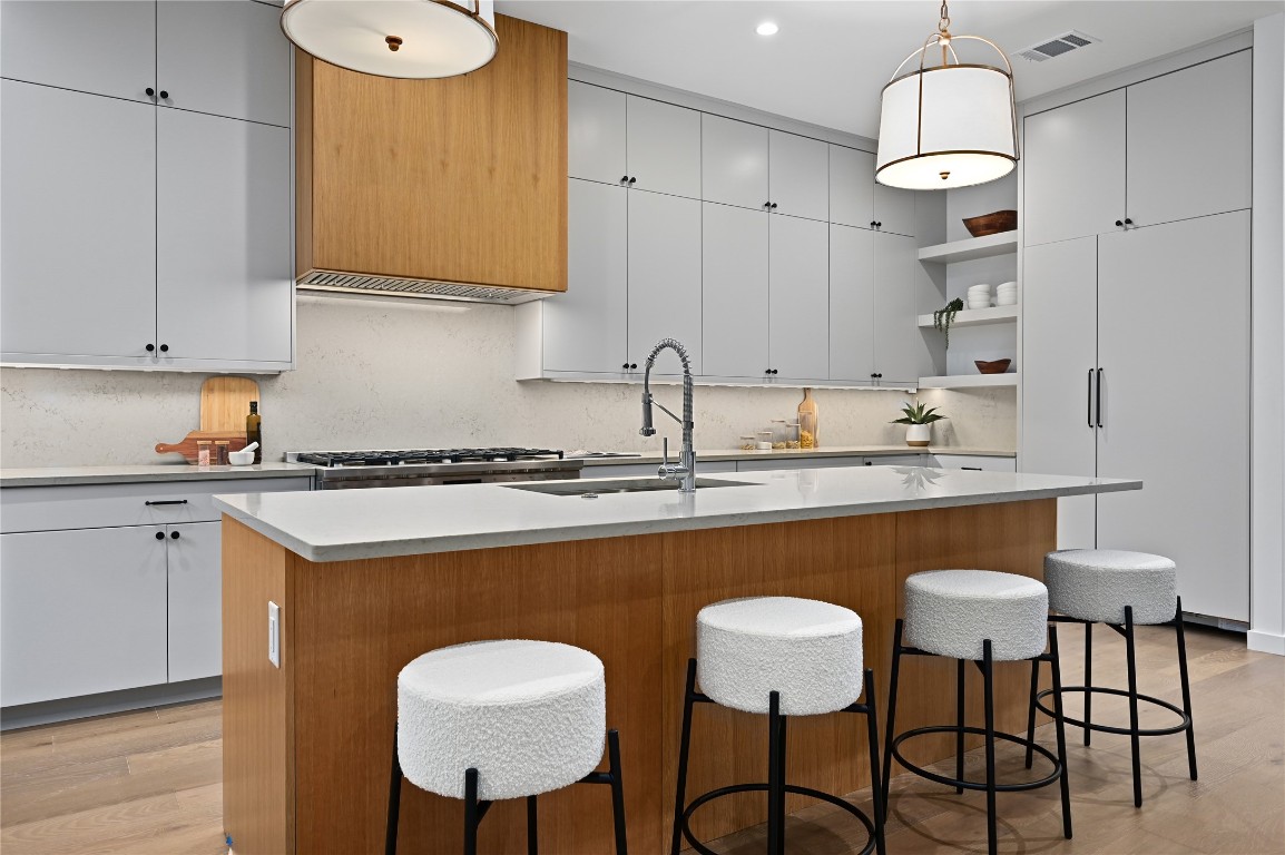 2635 Barton Hills Drive , Austin, TX, 78704 | 6570297 | Realty Texas LLC