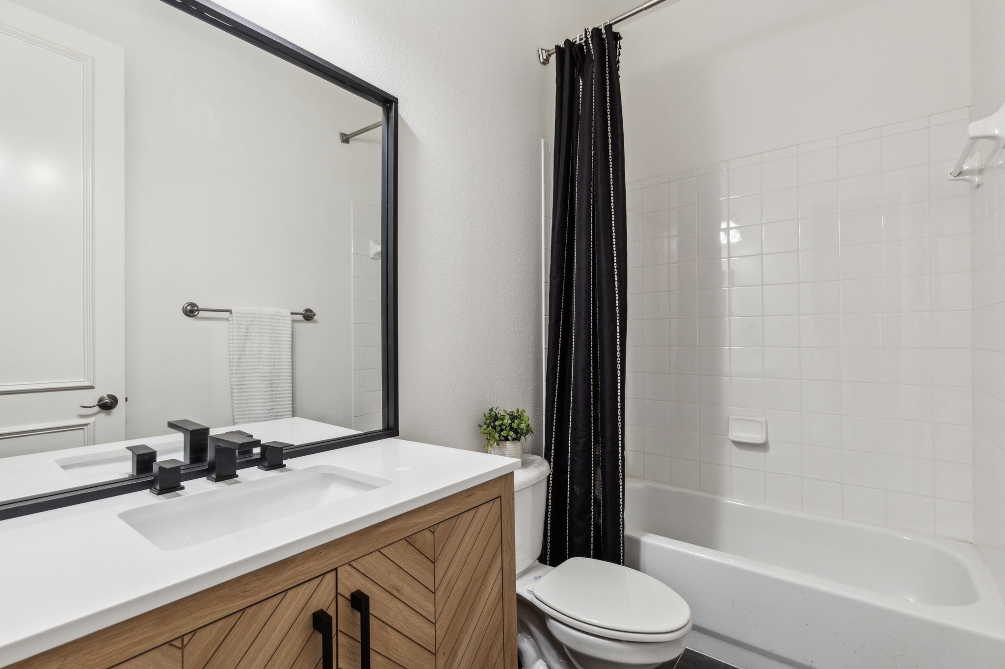2605 Queen Elizabeth Boulevard , Lewisville, TX, 75056 | 20944212 | Realty Texas LLC