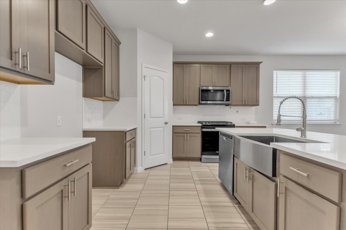 308 Castlefields Street , Hutto, TX, 78634 | 2833970 | Realty Texas LLC