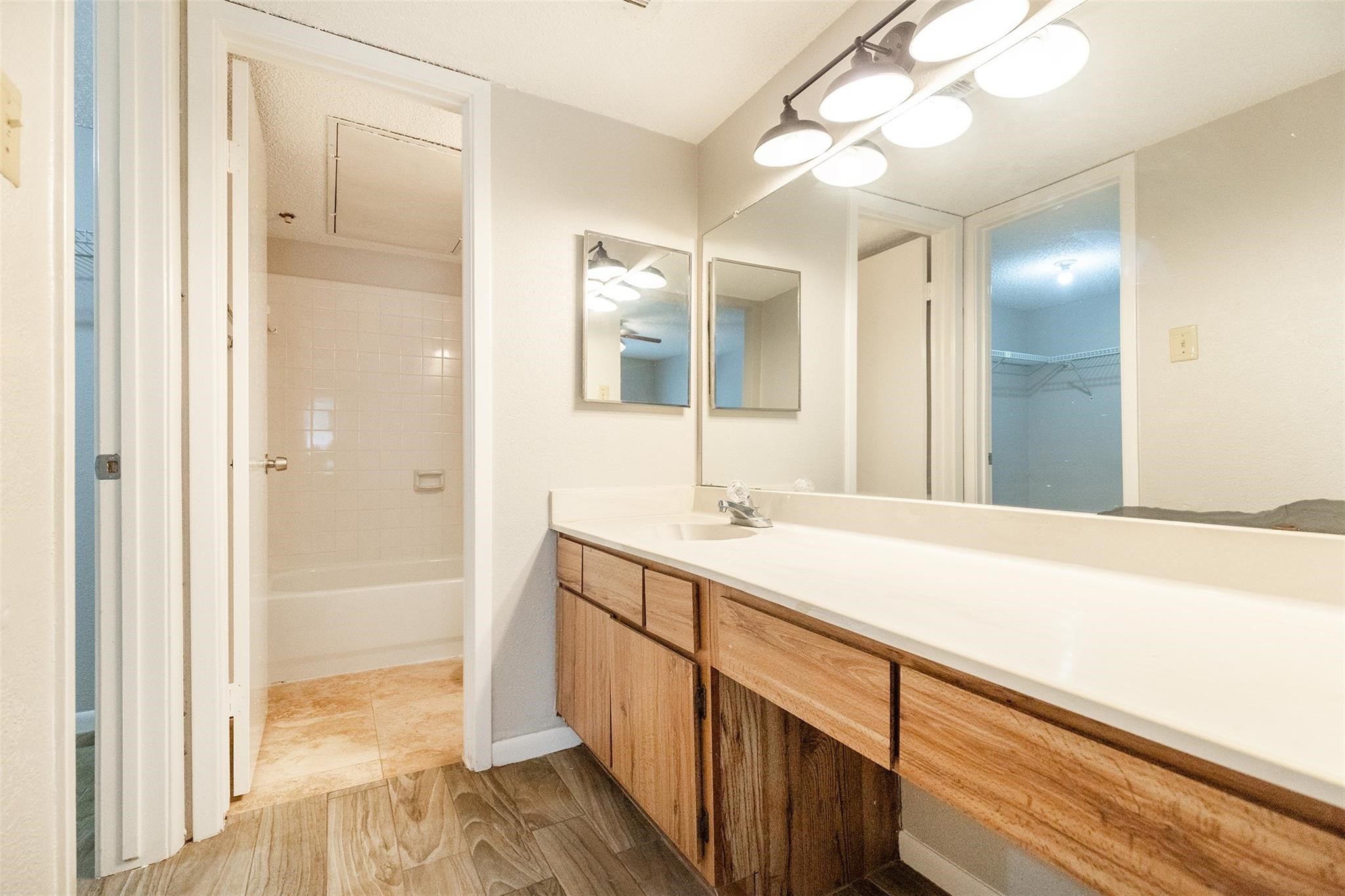 2800 Jeanetta Street 2805 , Houston, TX, 77063 | 92720647 | Realty Texas LLC