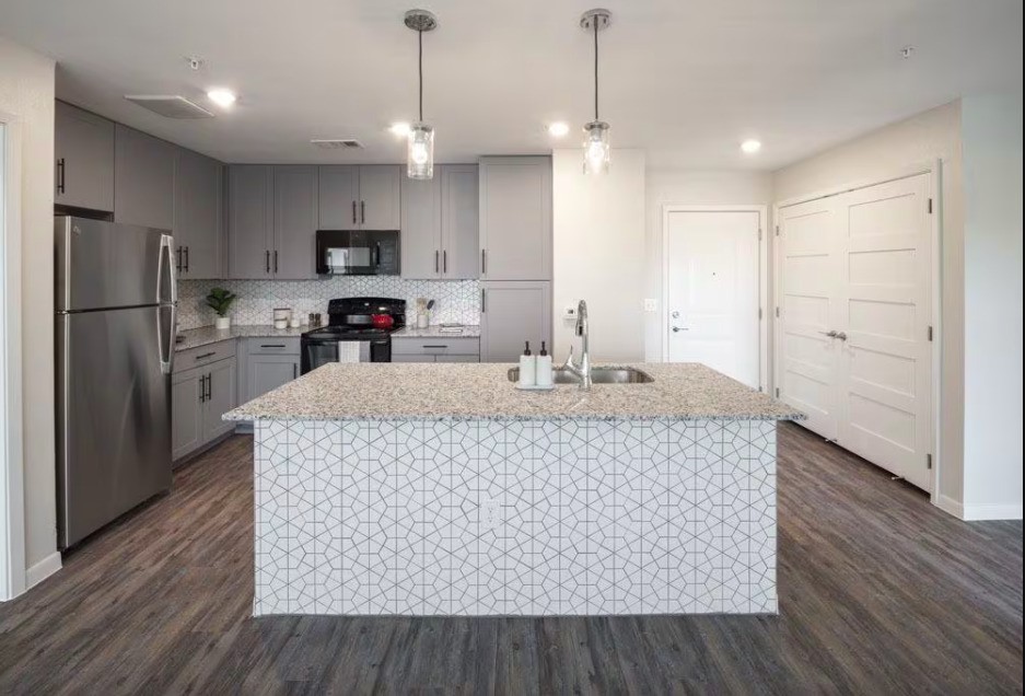 4611 N Interstate 35 Frontage Rd, Austin, TX, 78722 | 59238079 | Realty Texas LLC