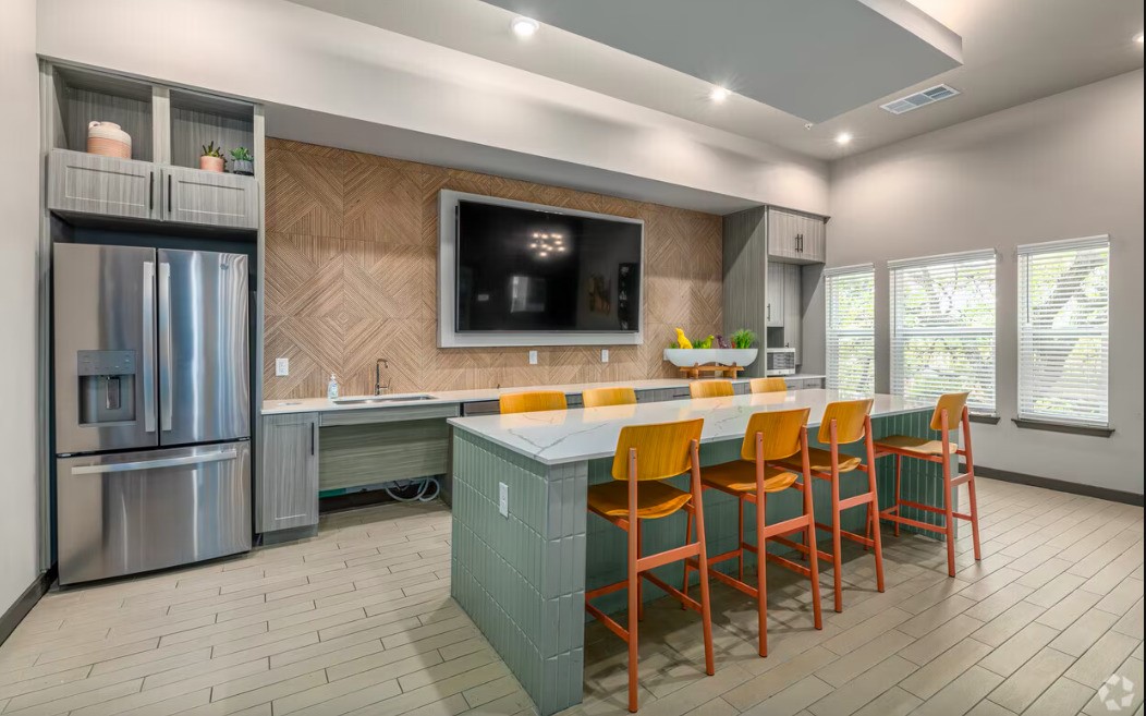 4611 N Interstate 35 Frontage Rd, Austin, TX, 78722 | 59238079 | Realty Texas LLC