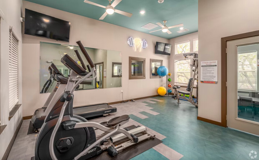4611 N Interstate 35 Frontage Rd, Austin, TX, 78722 | 59238079 | Realty Texas LLC