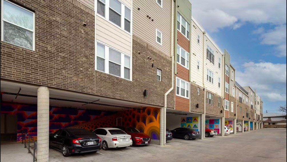 4611 N Interstate 35 Frontage Rd, Austin, TX, 78722 | 59238079 | Realty Texas LLC