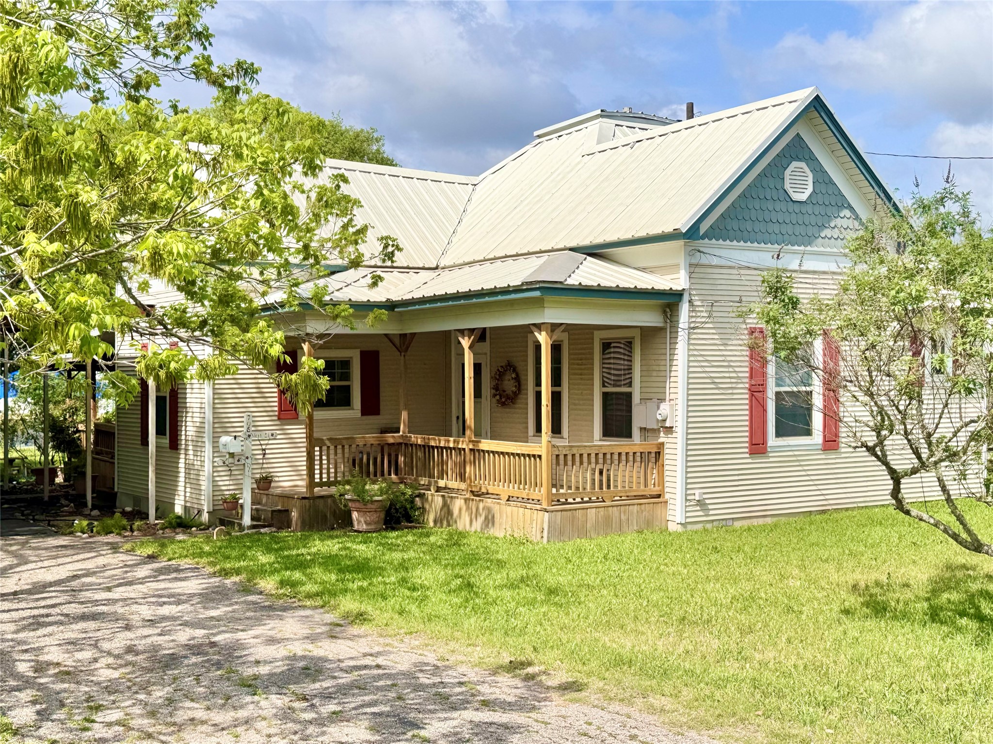 706 West Street, Yoakum, TX, 77995 | 38377912 | Realty Texas LLC
