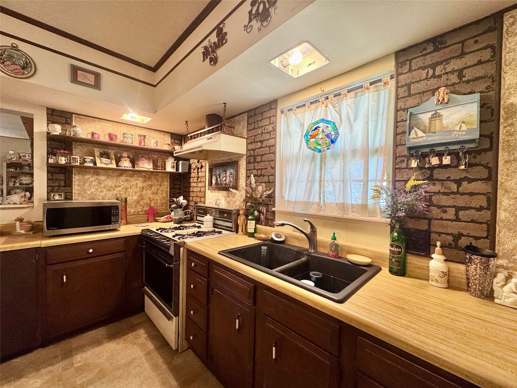 706 West Street, Yoakum, TX, 77995 | 38377912 | Realty Texas LLC