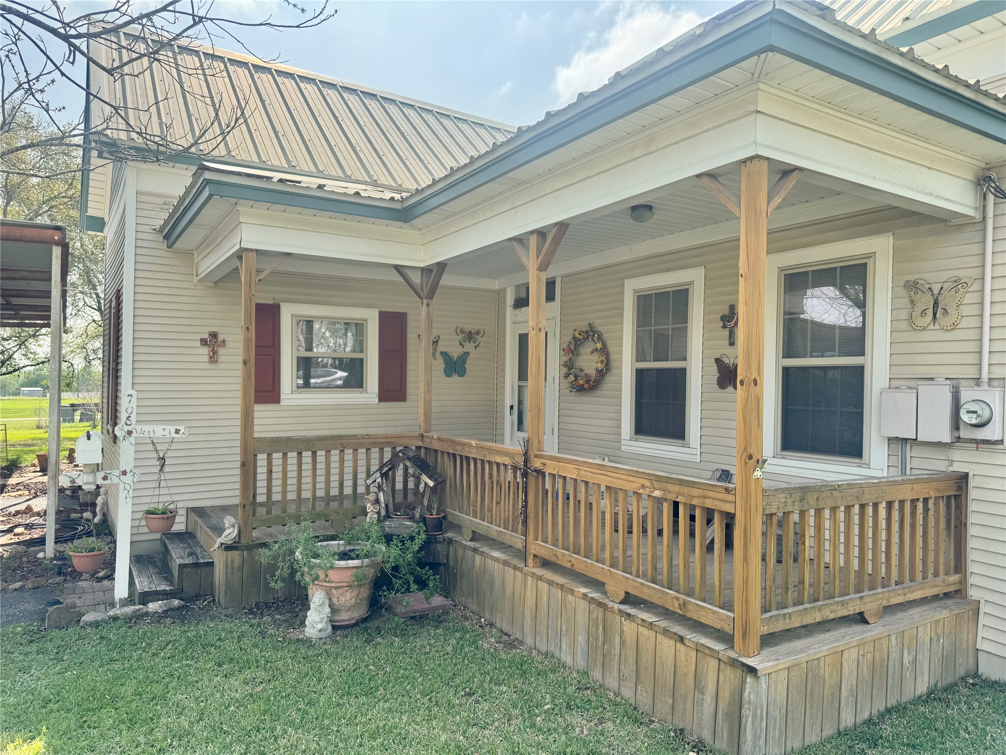 706 West Street, Yoakum, TX, 77995 | 38377912 | Realty Texas LLC
