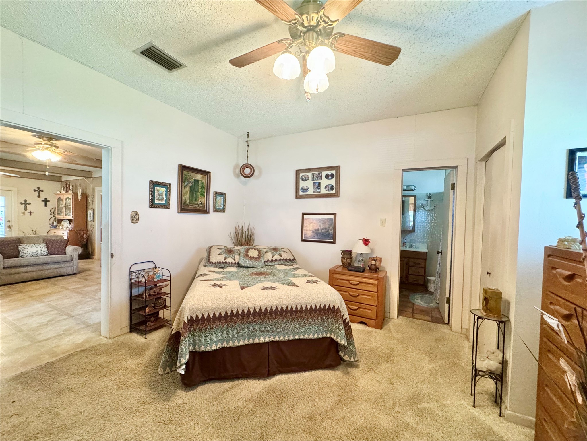 706 West Street, Yoakum, TX, 77995 | 38377912 | Realty Texas LLC