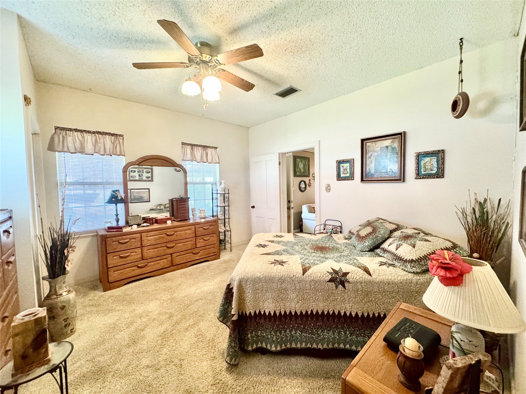 706 West Street, Yoakum, TX, 77995 | 38377912 | Realty Texas LLC