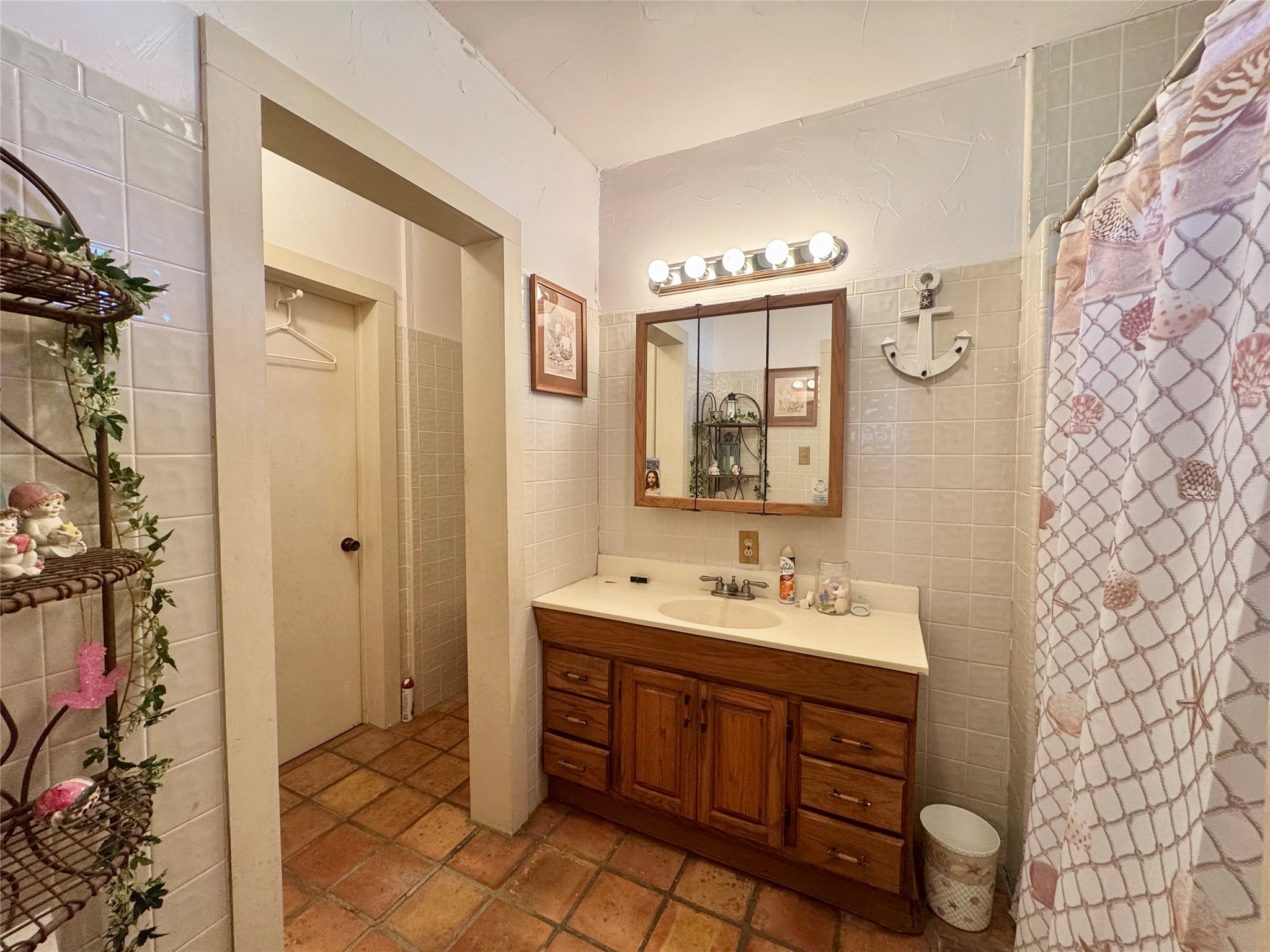 706 West Street, Yoakum, TX, 77995 | 38377912 | Realty Texas LLC