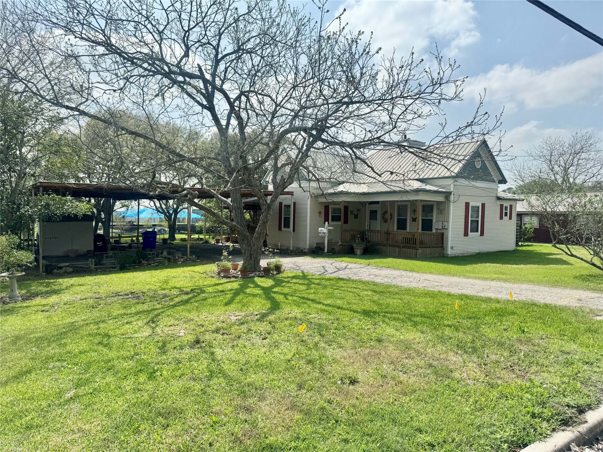 706 West Street, Yoakum, TX, 77995 | 38377912 | Realty Texas LLC