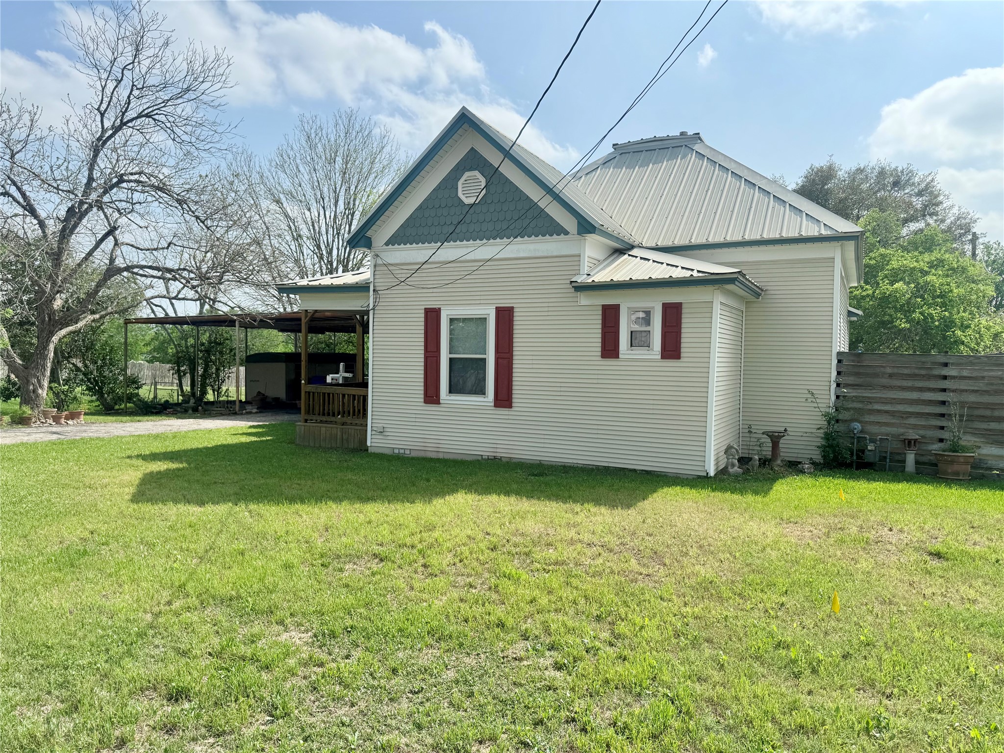 706 West Street, Yoakum, TX, 77995 | 38377912 | Realty Texas LLC