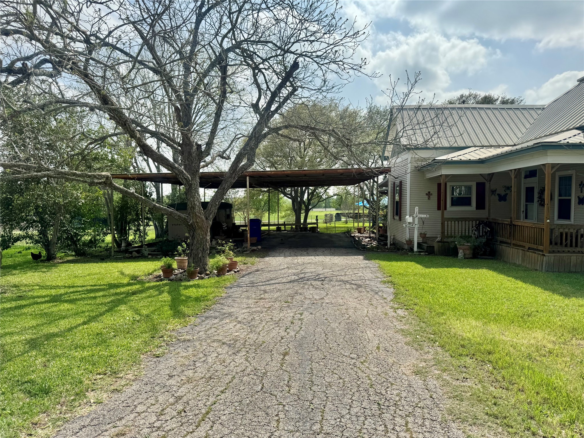 706 West Street, Yoakum, TX, 77995 | 38377912 | Realty Texas LLC