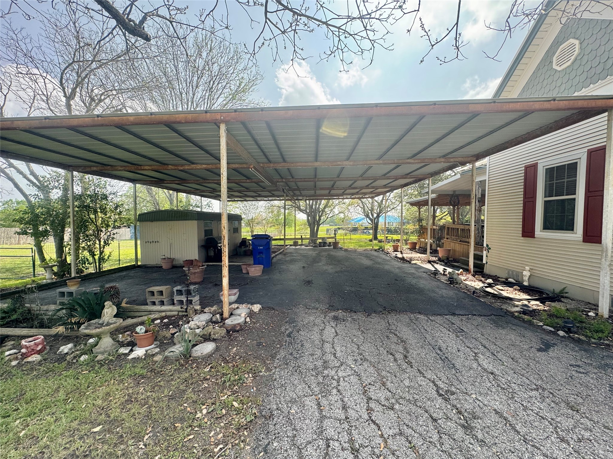 706 West Street, Yoakum, TX, 77995 | 38377912 | Realty Texas LLC