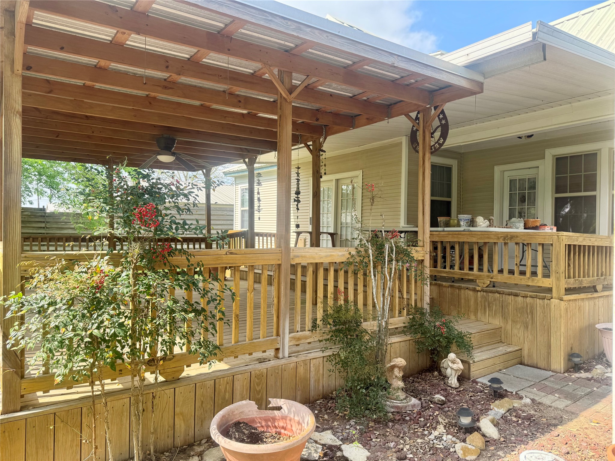 706 West Street, Yoakum, TX, 77995 | 38377912 | Realty Texas LLC