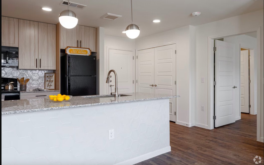 1200 W W Koenig Ln, Austin, TX, 78756 | 83639476 | Realty Texas LLC