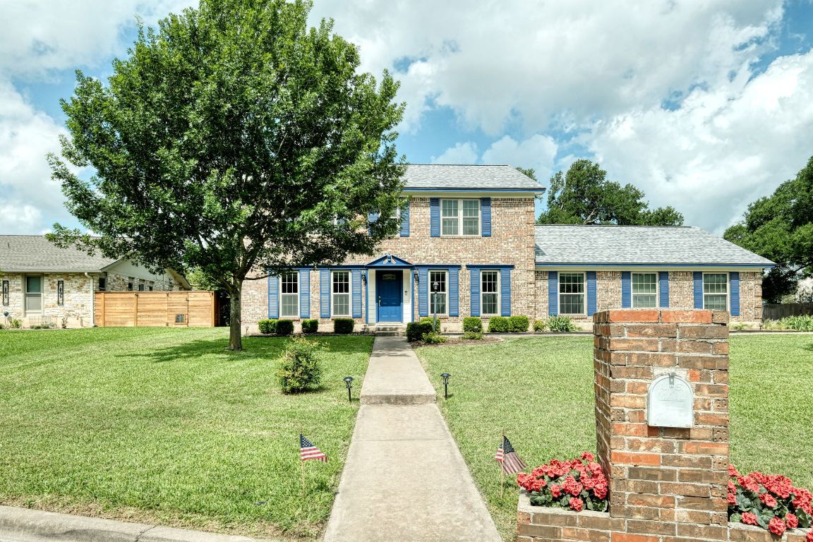 Under Contract: 1604 W Creek Loop Blog Image Banner