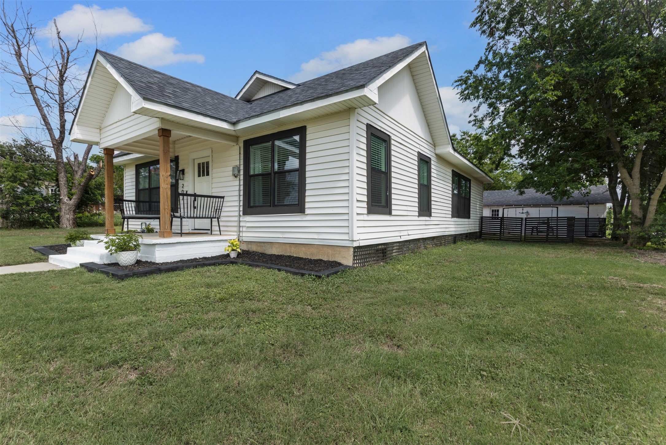 207 W River, Meridian, TX, 76665 | 20955411 | Realty Texas LLC