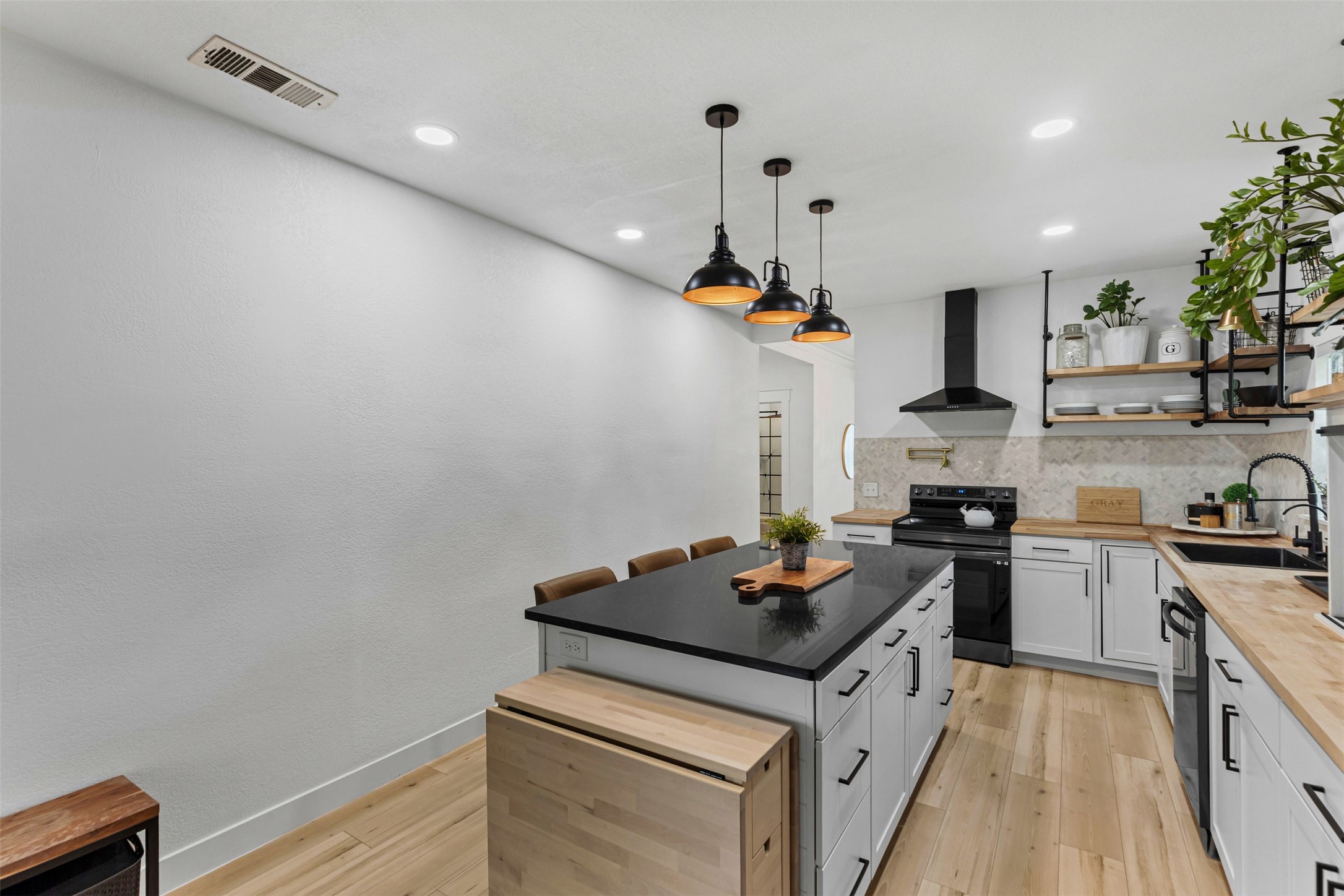207 W River, Meridian, TX, 76665 | 20955411 | Realty Texas LLC