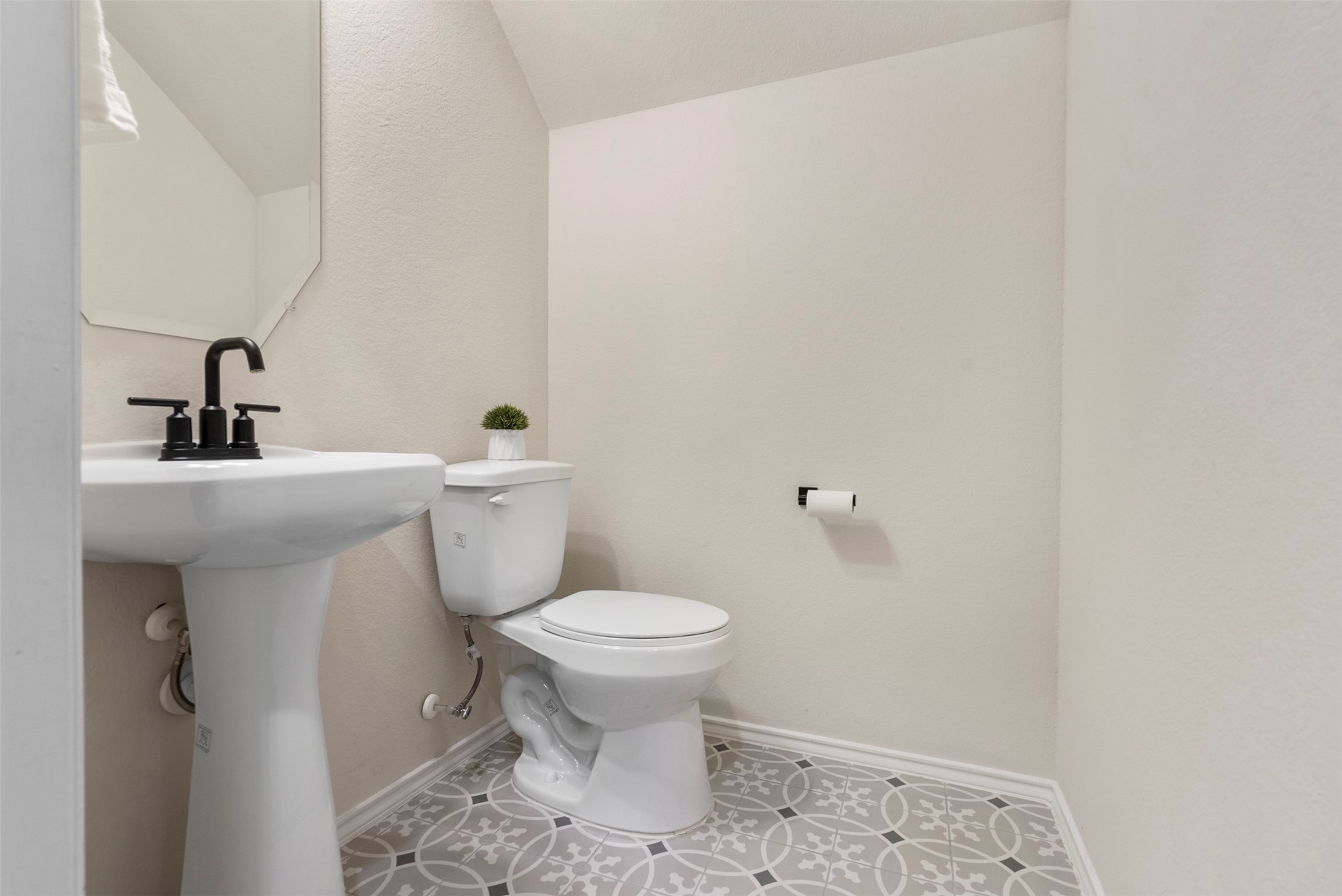 4025 Starbright Street , Houston, TX, 77018 | 18425560 | Realty Texas LLC