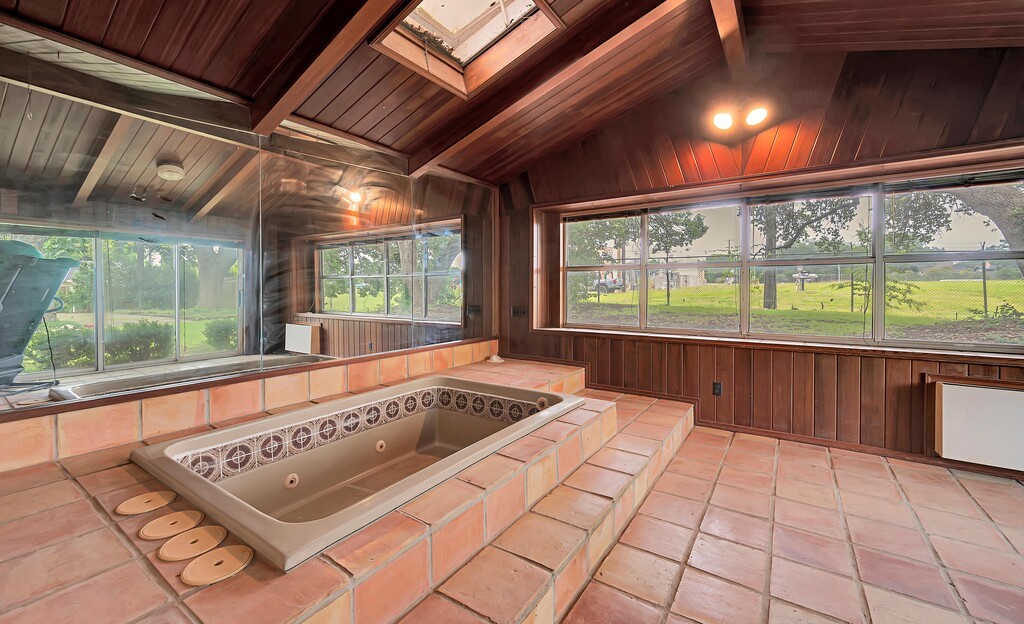 2832 Wooded Acres Drive, Waco, TX, 76710 | 20955340 | Realty Texas LLC