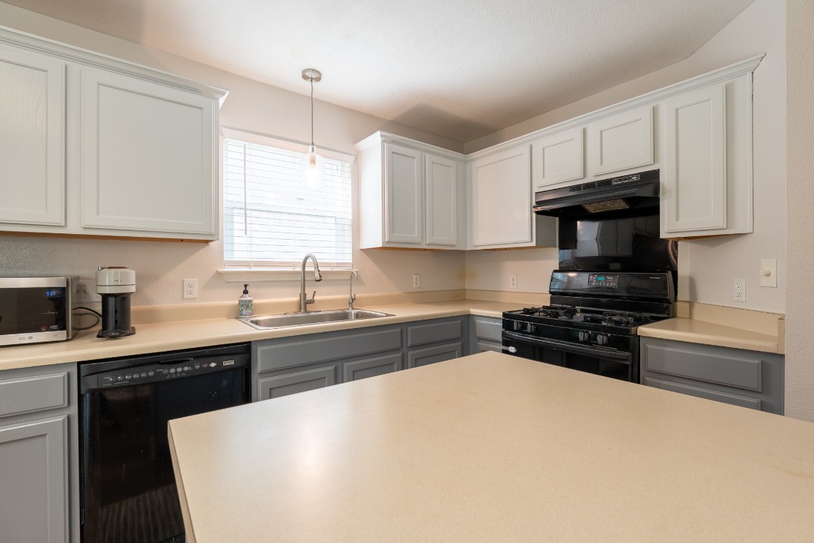 1818 W Pflugerville Parkway , Round Rock, TX, 78664 | 1736994 | Realty Texas LLC
