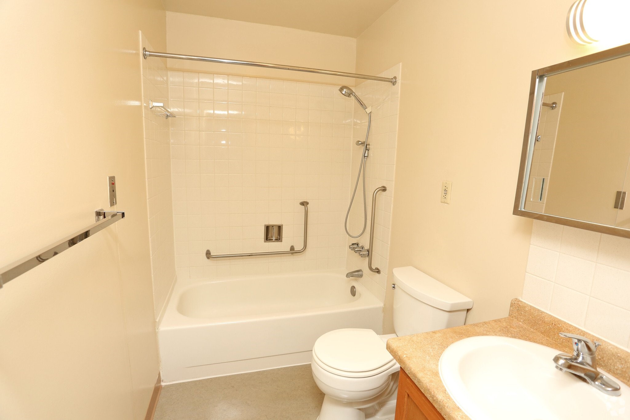 2100 Greentree North, Clarksville, IN, 47129 | 32488886 | Realty Texas LLC