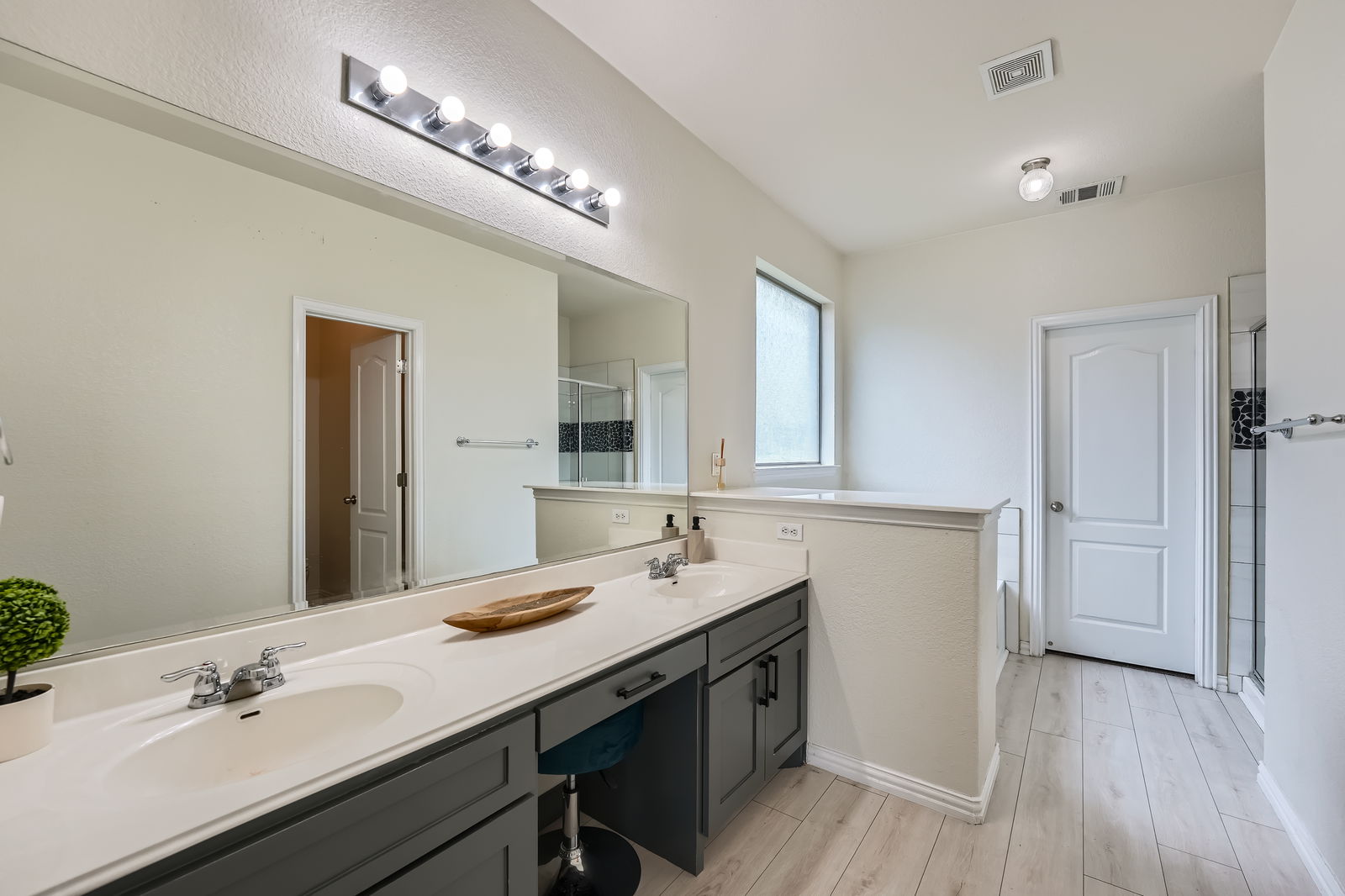 2004 S Ash CV W, Hutto, TX, 78634 | 1306242 | Realty Texas LLC