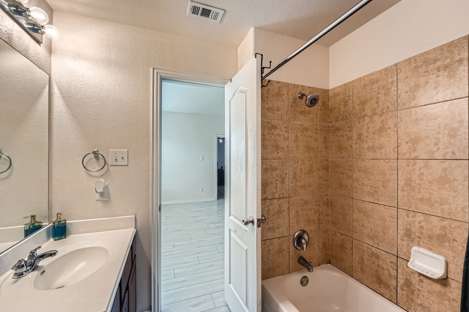 2004 S Ash CV W, Hutto, TX, 78634 | 1306242 | Realty Texas LLC