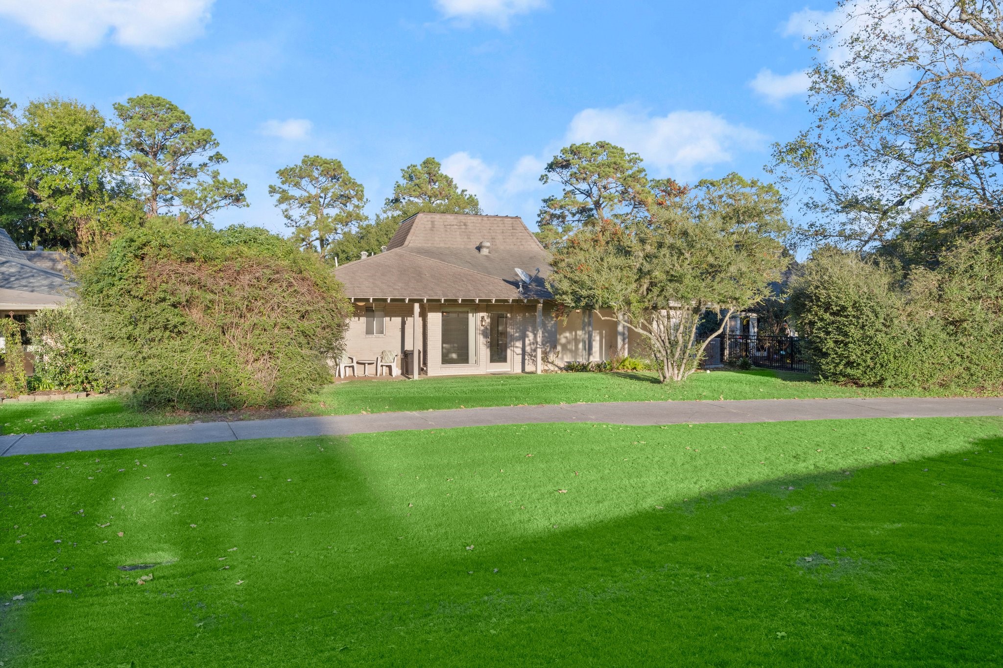8 Champions Colony E , Houston, TX, 77069 | 52859302 | Realty Texas LLC
