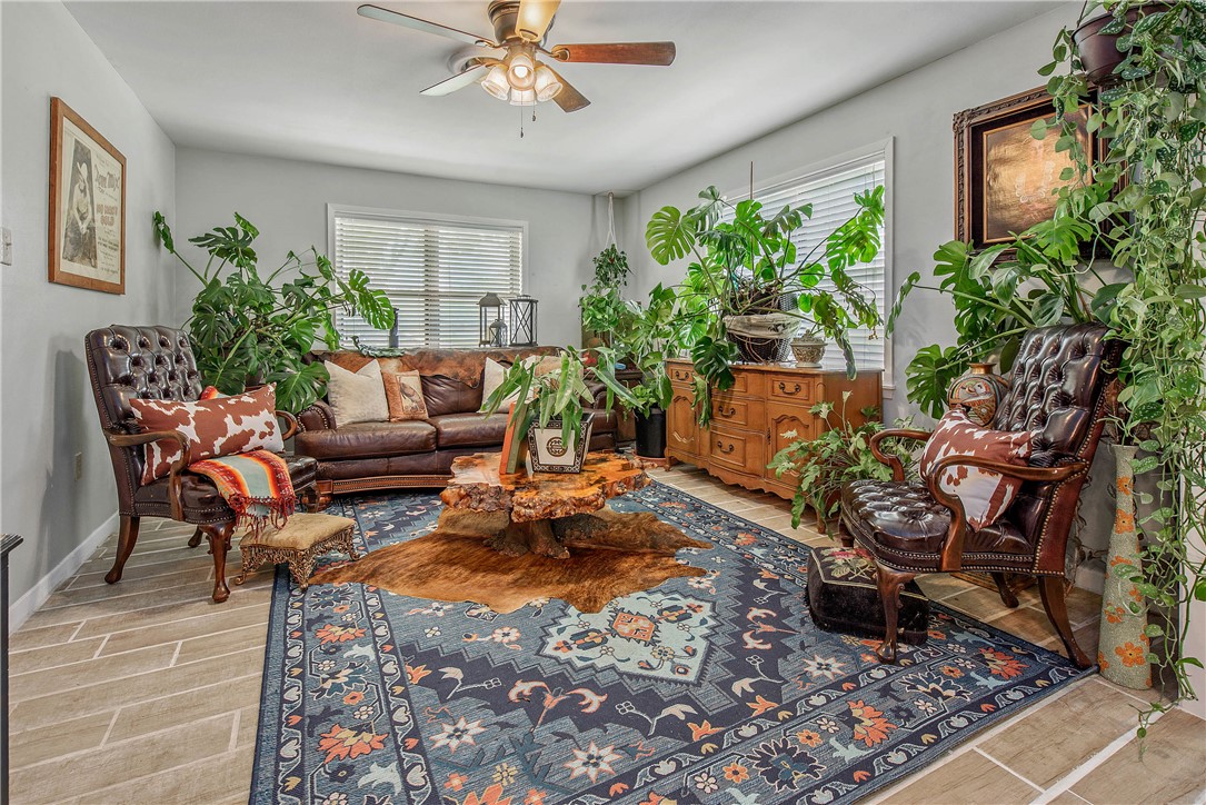 905 Jane Lane , Bryan, TX, 77802 | 25006527 | Realty Texas LLC