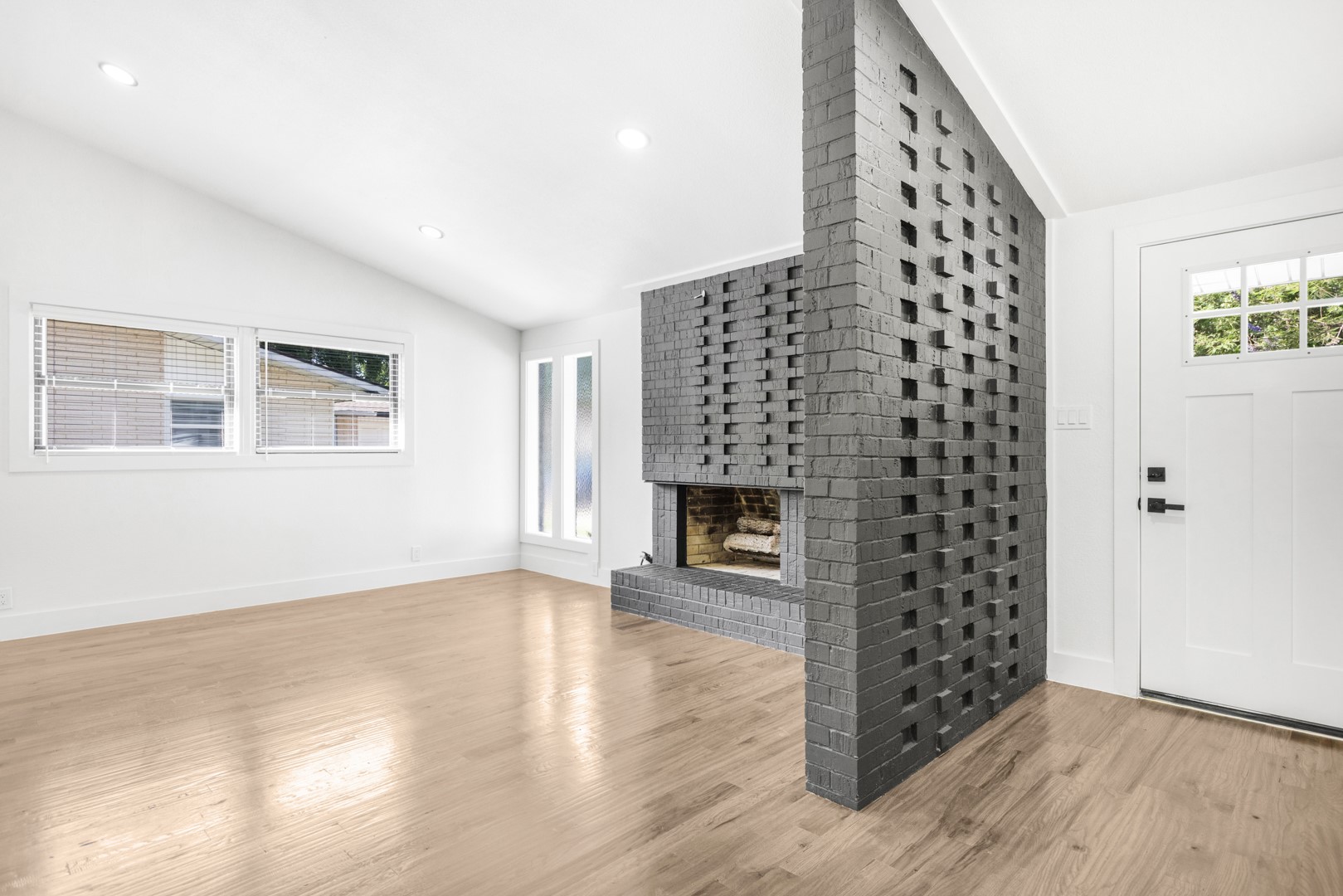 1122 Edwards Court S , Irving, TX, 75062 | 20963656 | Realty Texas LLC