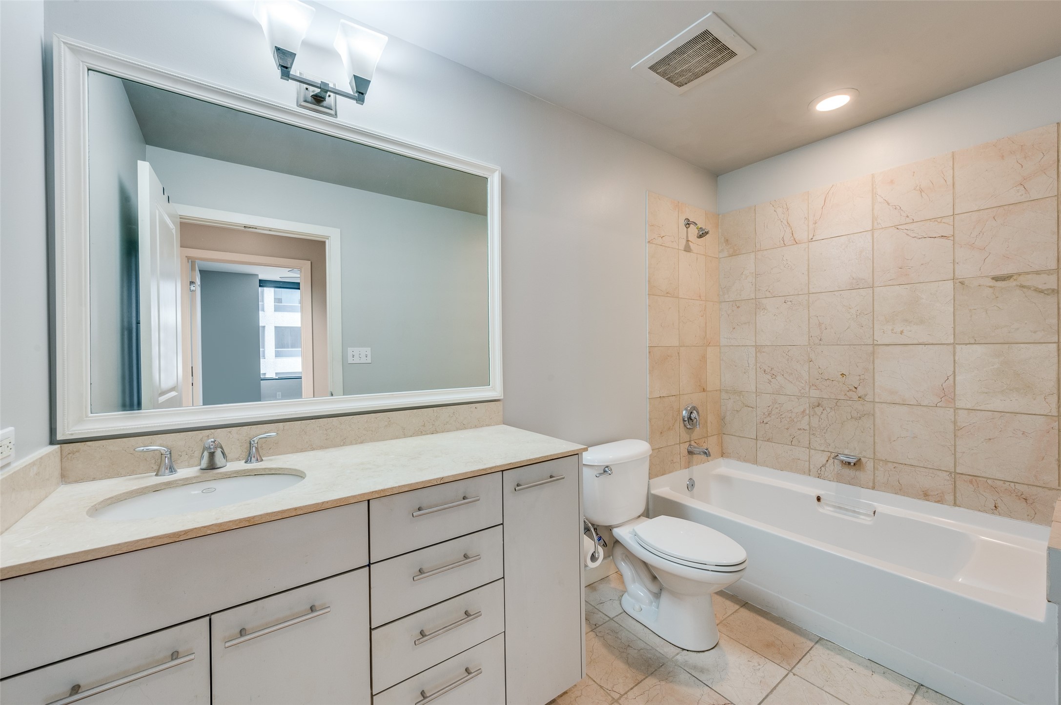 1200 Main Street 1707 , Dallas, TX, 75202 | 20963880 | Realty Texas LLC
