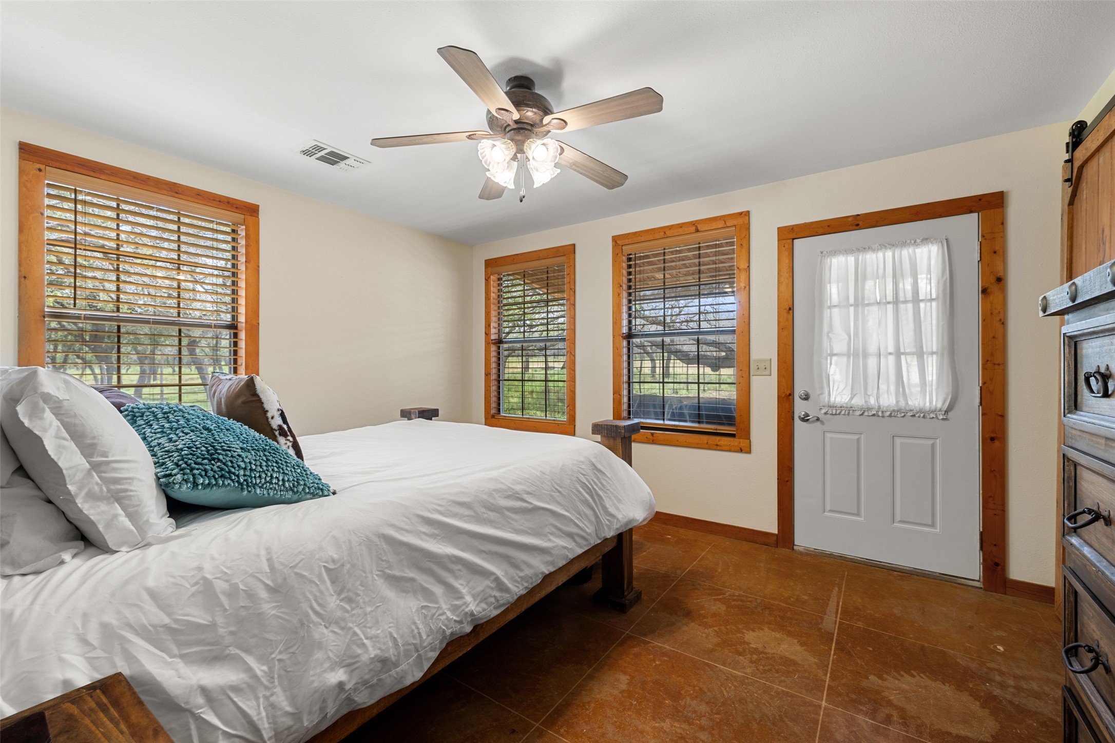2631 N US Hwy 281, Johnson City, TX, 78636 | 2910988 | Realty Texas LLC