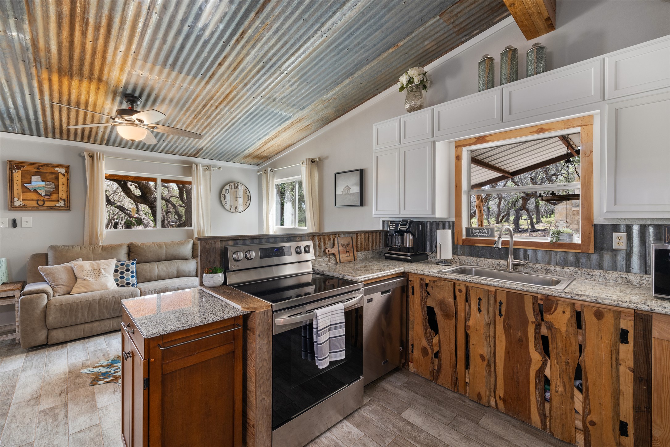 2631 N US Hwy 281, Johnson City, TX, 78636 | 2910988 | Realty Texas LLC