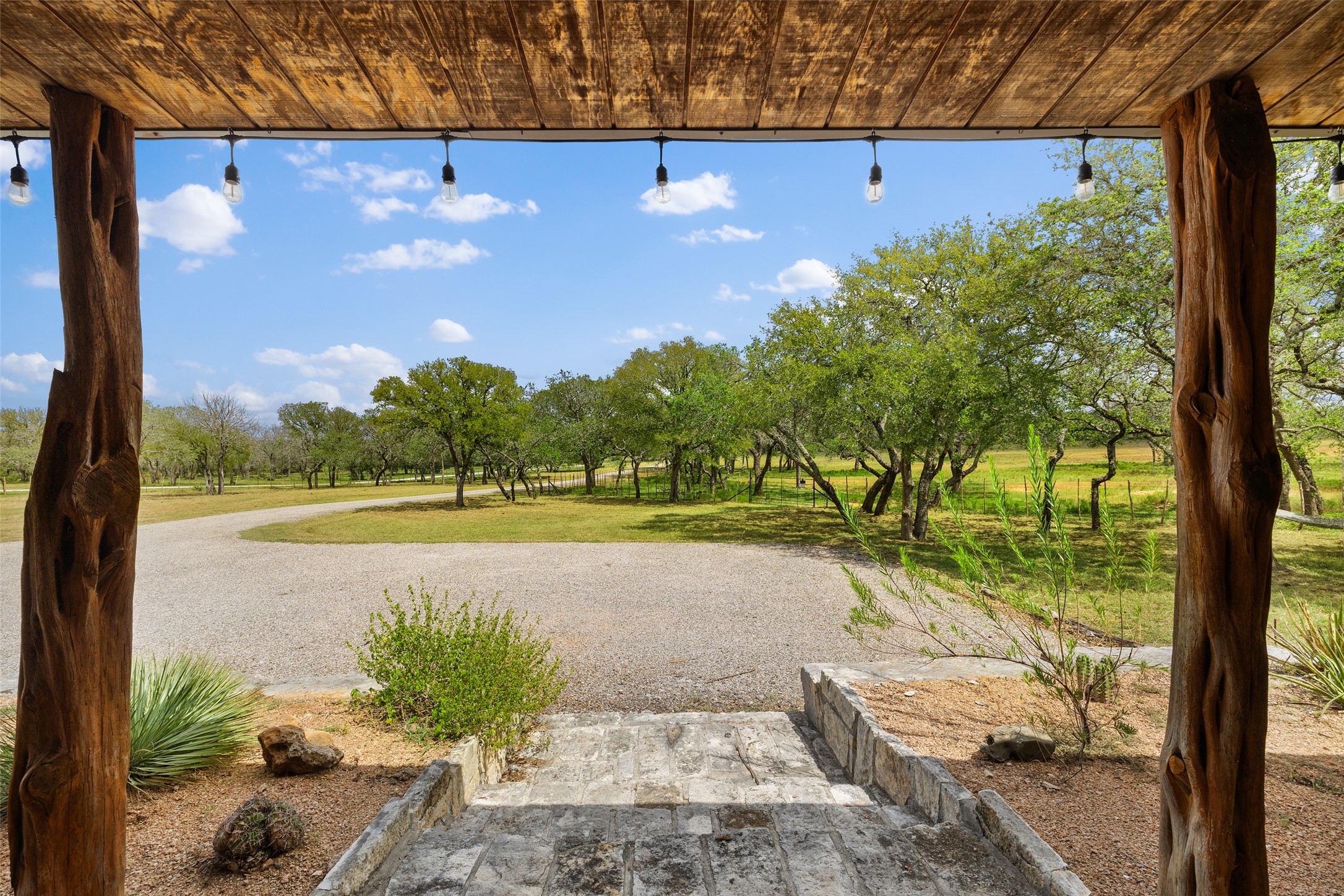 2631 N US Hwy 281, Johnson City, TX, 78636 | 2910988 | Realty Texas LLC