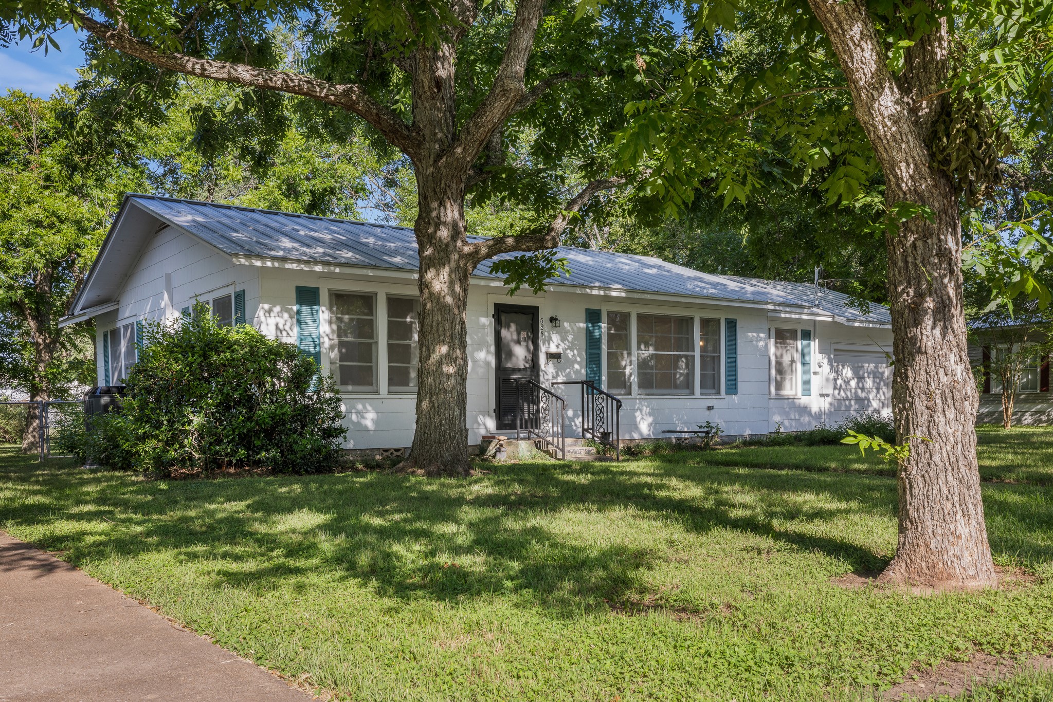 628 S Madison Street, La Grange, TX, 78945 | 63660960 | Realty Texas LLC